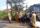 Polsek Cidahu Polres Sukabumi Bersama Warga Gelar Kerja Bakti Bersihkan Selokan di Desa Pondokkaso Tonggoh
