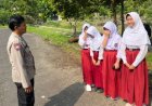 Sat Binmas Polres Sukabumi Berikan Penyuluhan Kamtibmas kepada Anak-Anak Usai Pulang Sekolah